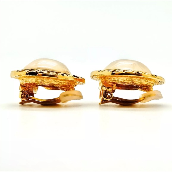 Authentic Chanel Gold plated with Pearl Earrings - Picture 5 of 12